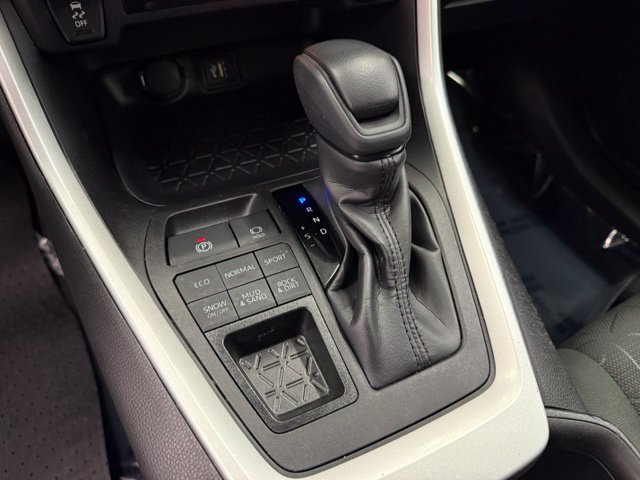 Used 2024 Toyota RAV4 XLE AWD/4WD image 16