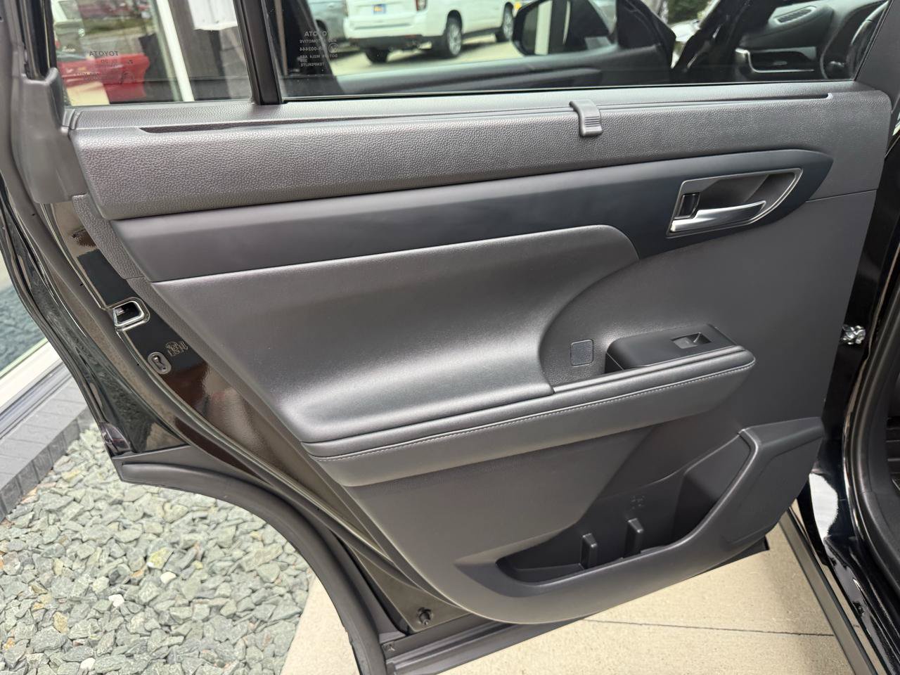 Used 2021 Toyota Highlander XSE AWD/4WD image 17