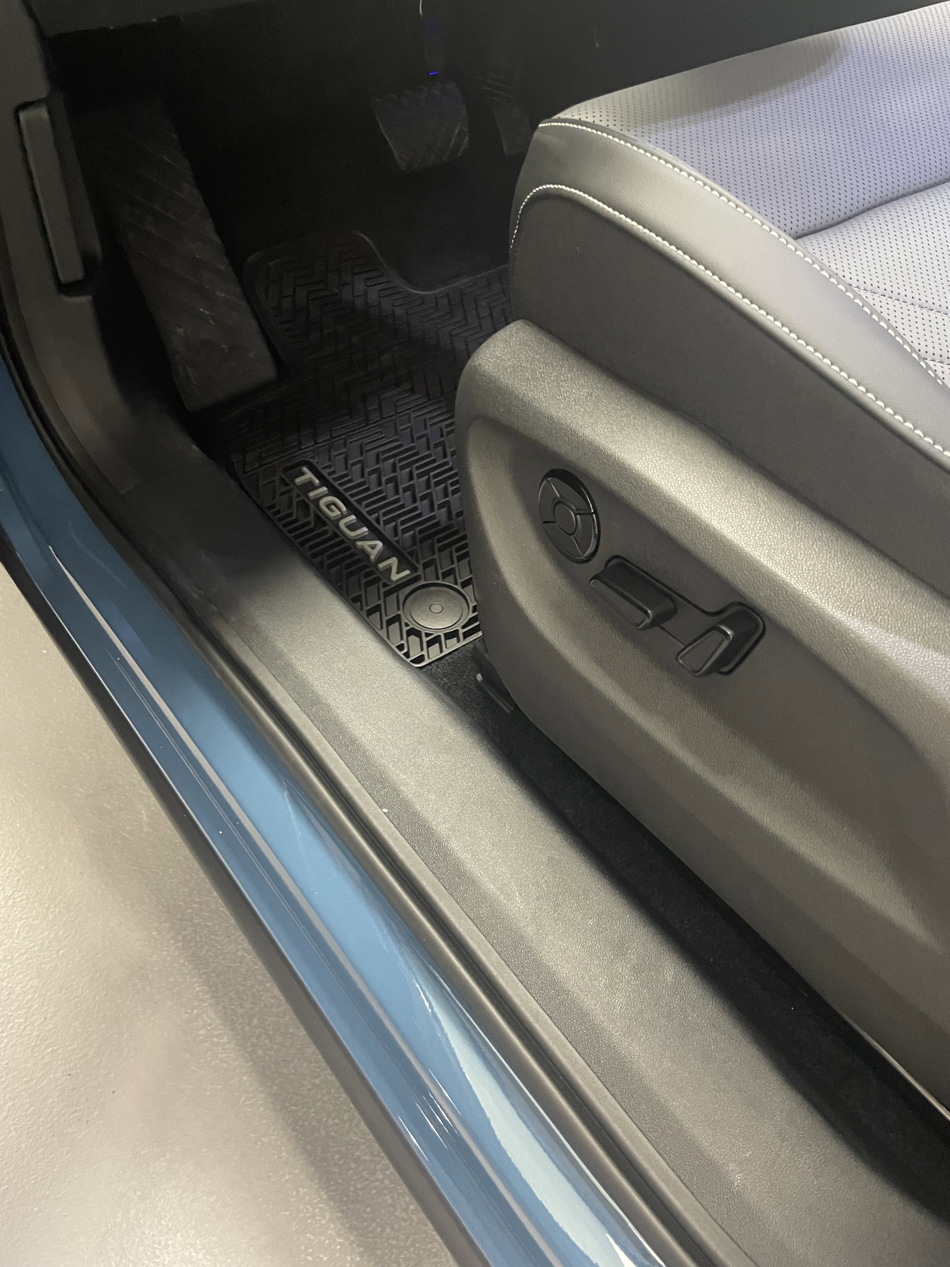 New 2025 Volkswagen Tiguan SE image 6