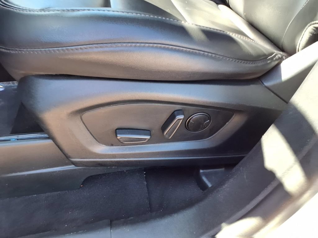 Used 2022 Ford Explorer XLT w/ Equipment Group 202A AWD/4WD image 32