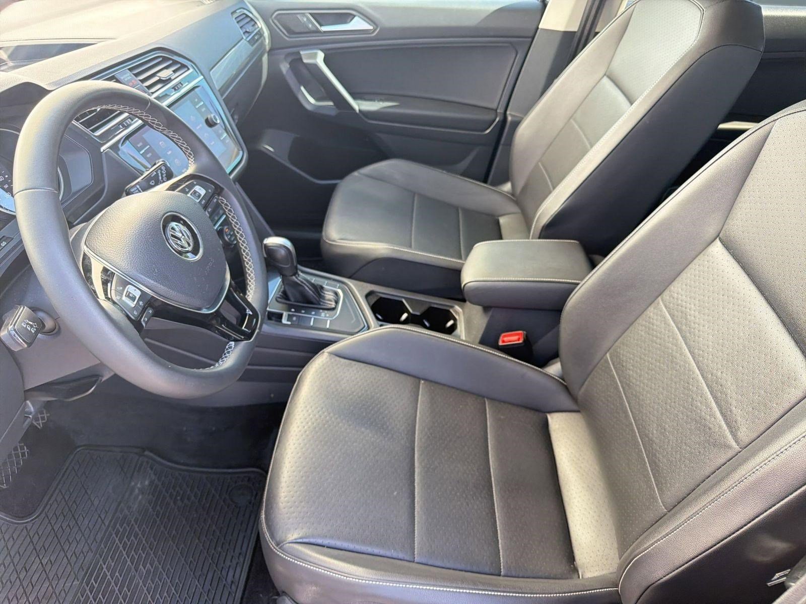 Used 2021 Volkswagen Tiguan SE w/ Panoramic Sunroof Package FWD image 5
