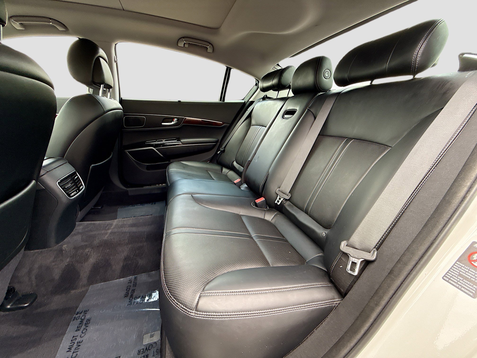 Used 2017 Kia K900 Luxury image 21