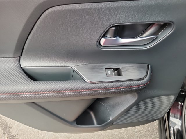 Used 2025 Nissan Kicks SR FWD image 11
