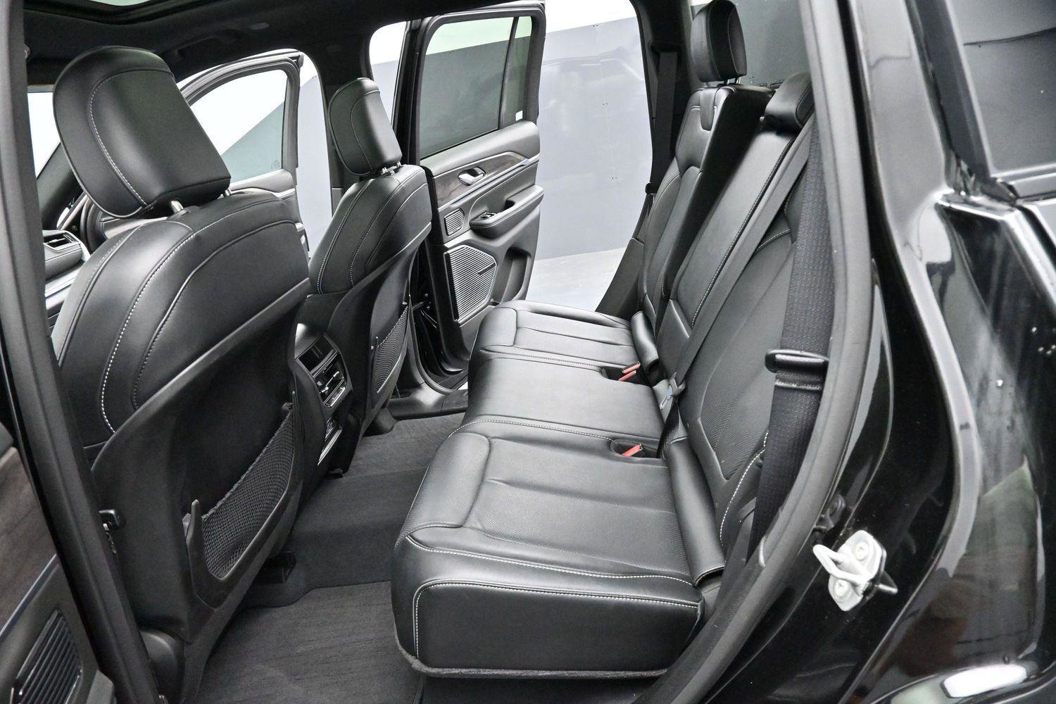 Used 2022 Jeep Grand Cherokee Overland AWD/4WD image 32
