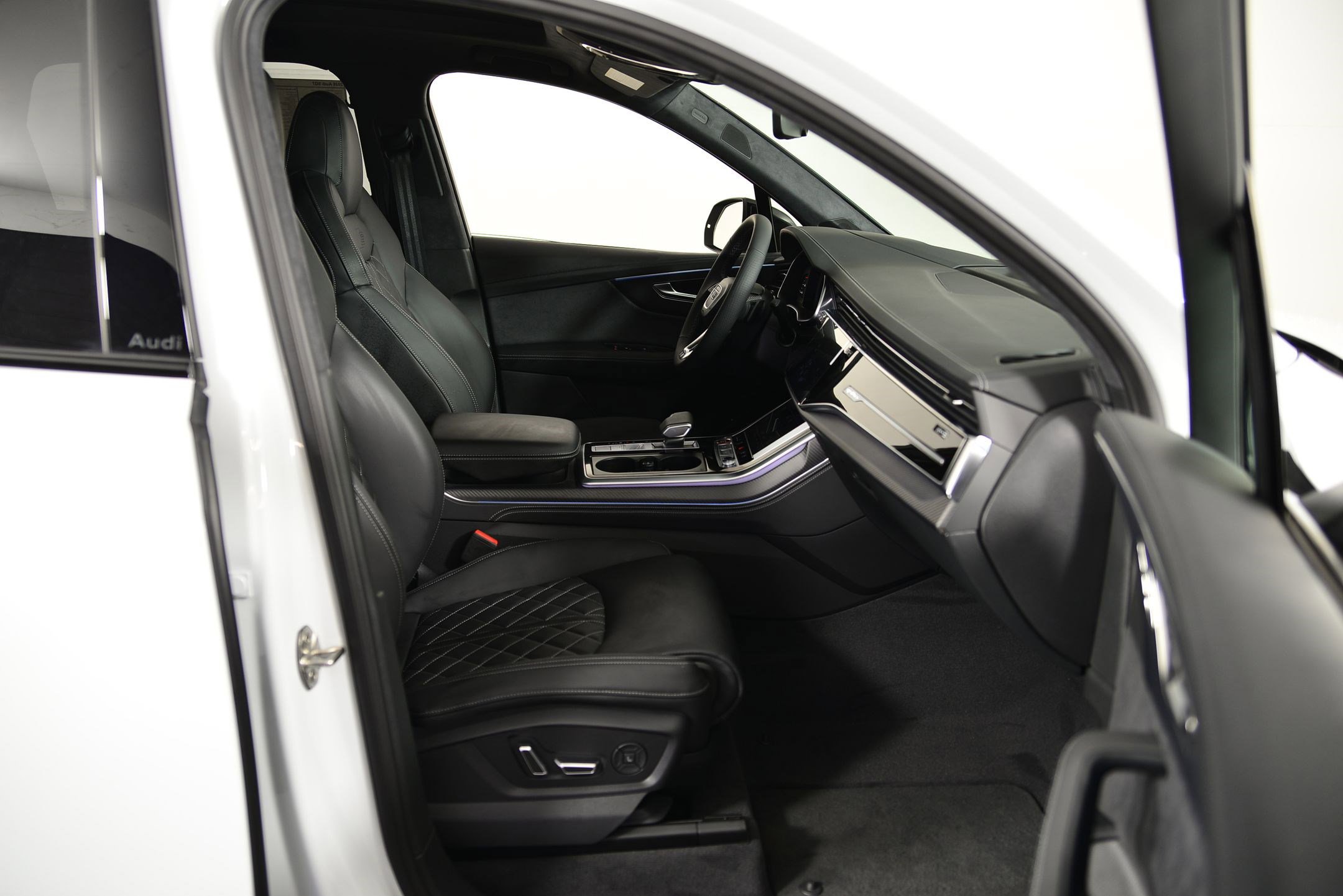 New 2026 Audi SQ7 Prestige image 17