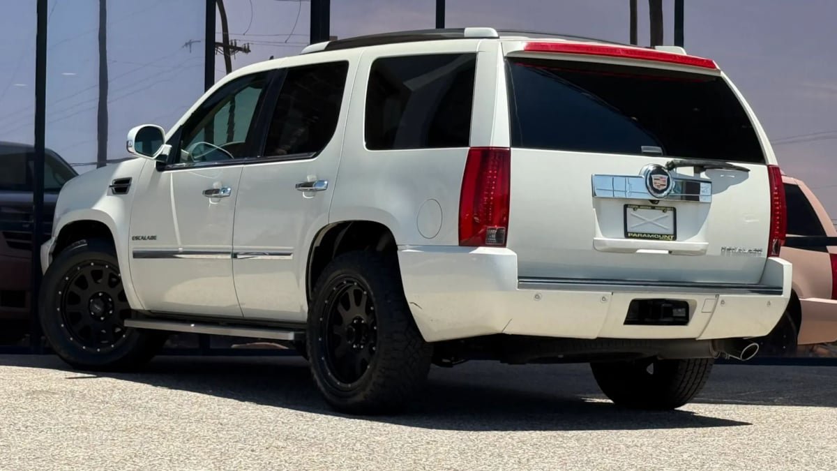 Used 2014 Cadillac Escalade Luxury AWD/4WD image 7
