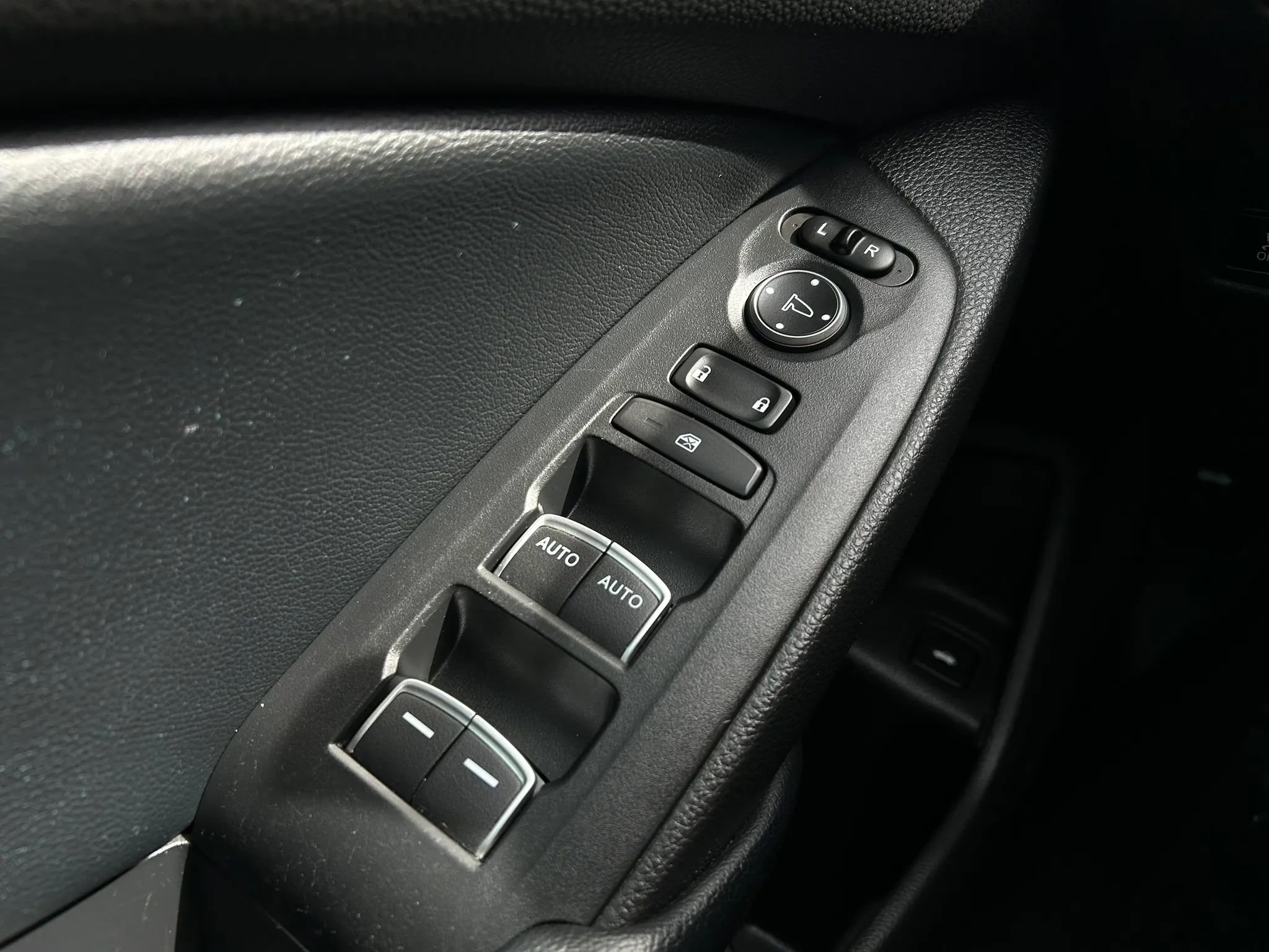 Used 2018 Honda Accord Sport image 11