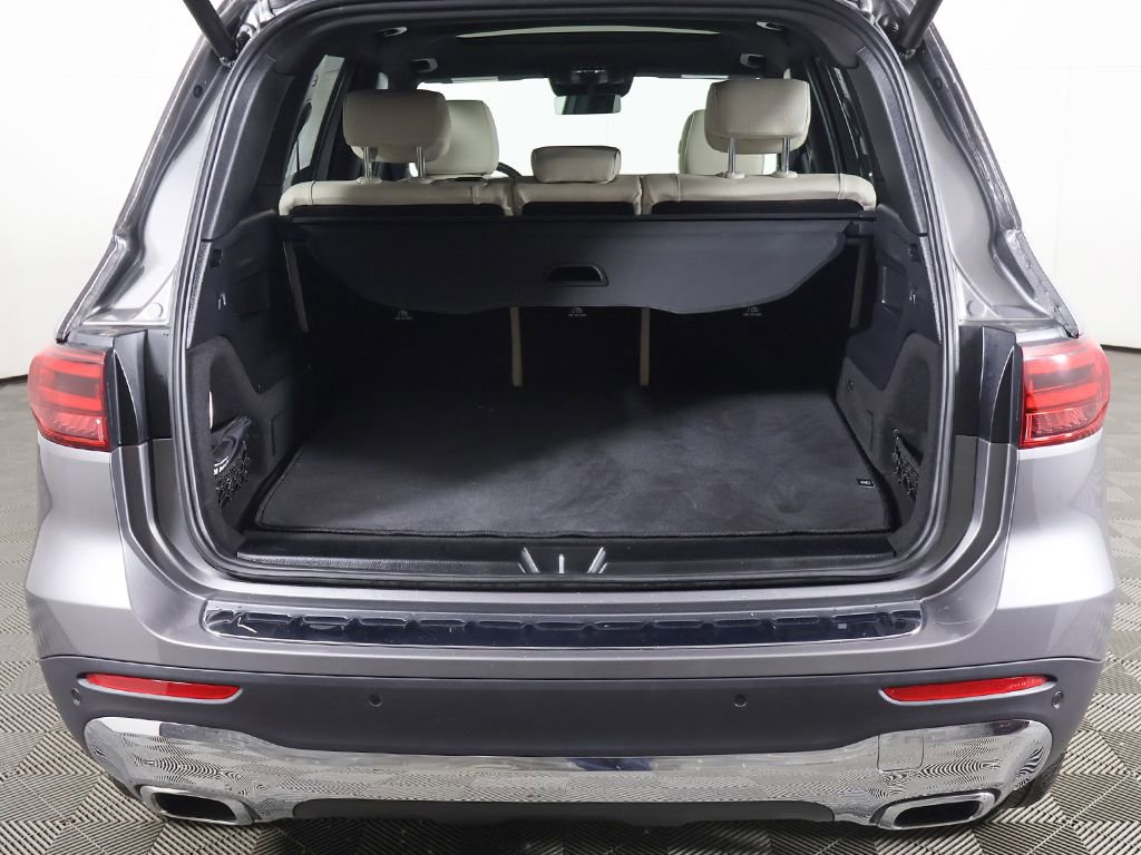 Used 2024 Mercedes-Benz GLB 250 4MATIC w/ Driver Assistance Package image 17