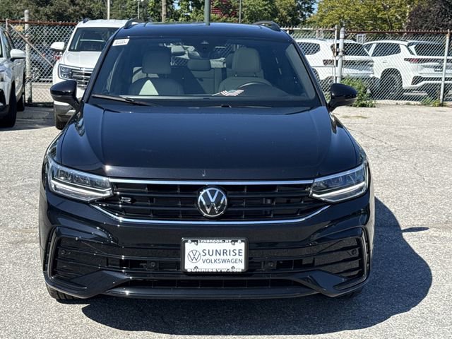 Used 2024 Volkswagen Tiguan SE R-Line image 4