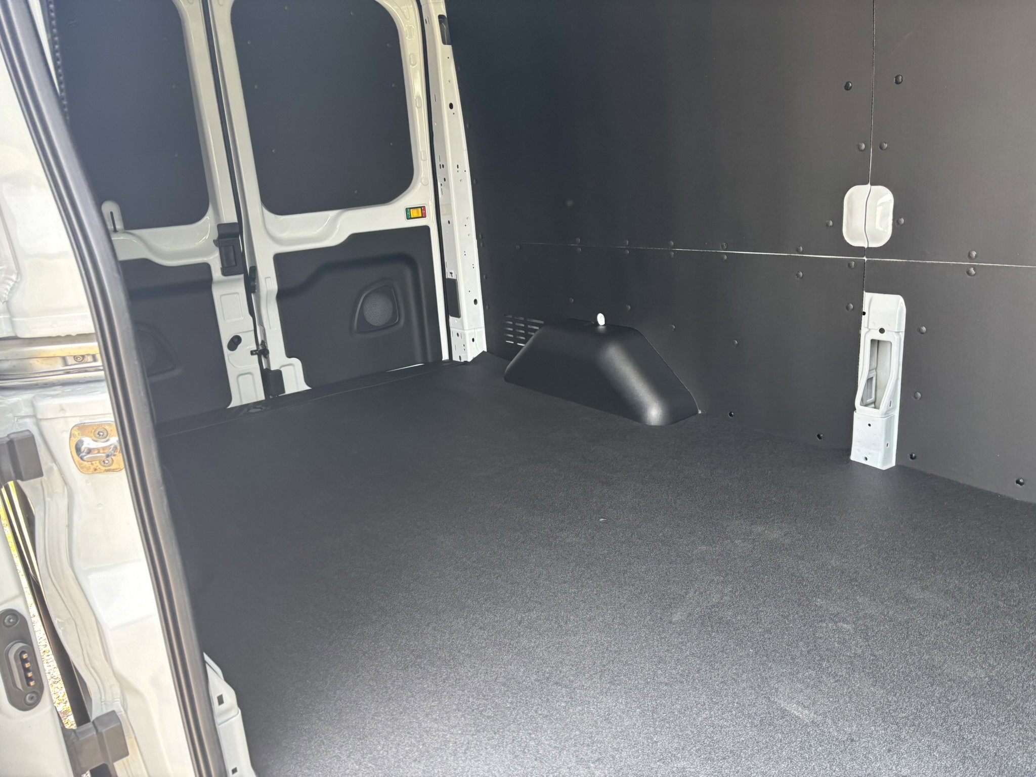 New 2025 Ford Transit 250 148 Medium Roof image 4
