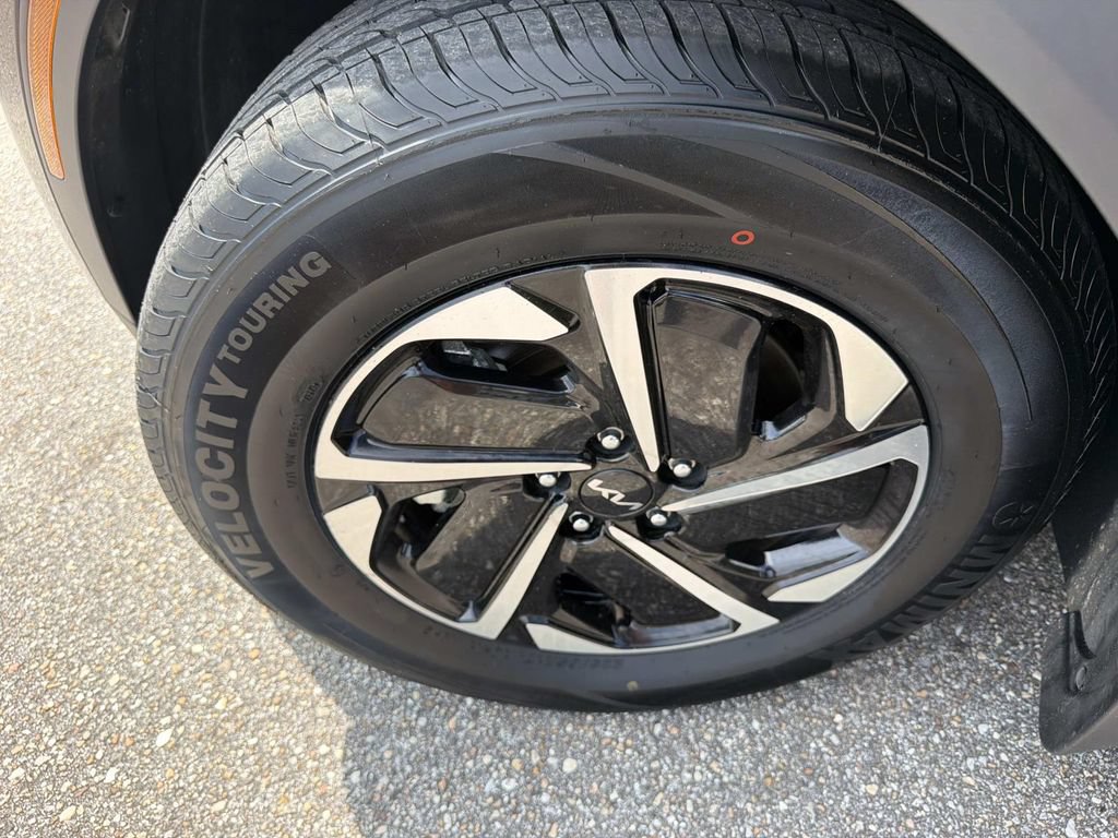 Used 2025 Kia Sportage LX FWD image 17