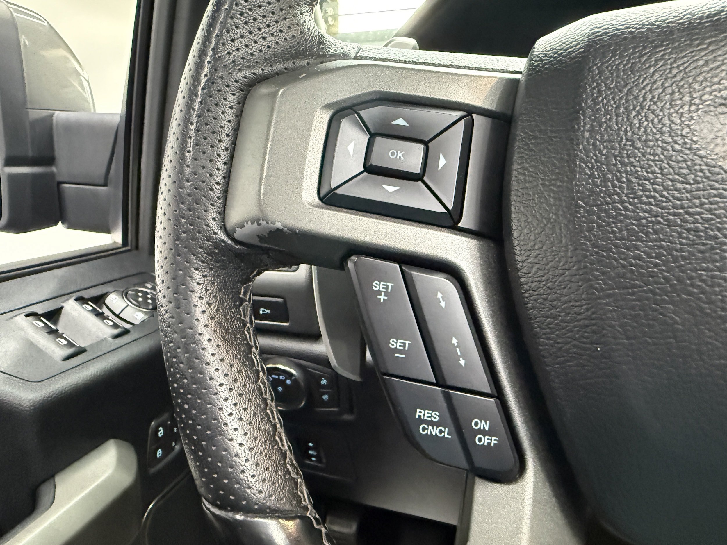 Used 2018 Ford F150 Raptor w/ Equipment Group 802A Luxury AWD/4WD image 16