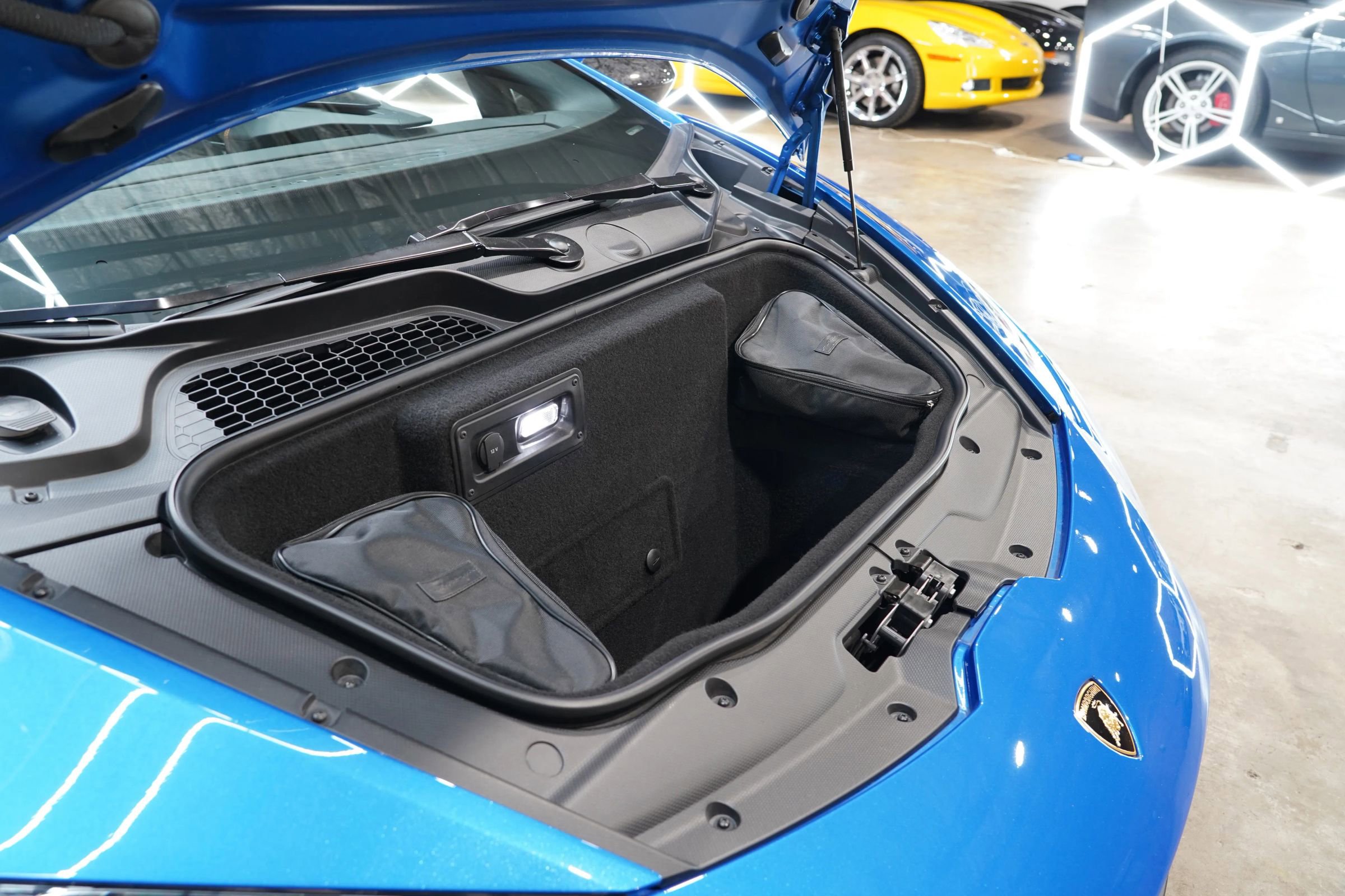 Used 2020 Lamborghini Huracan EVO image 33