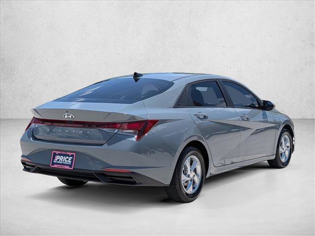 Used 2022 Hyundai Elantra SE FWD image 5