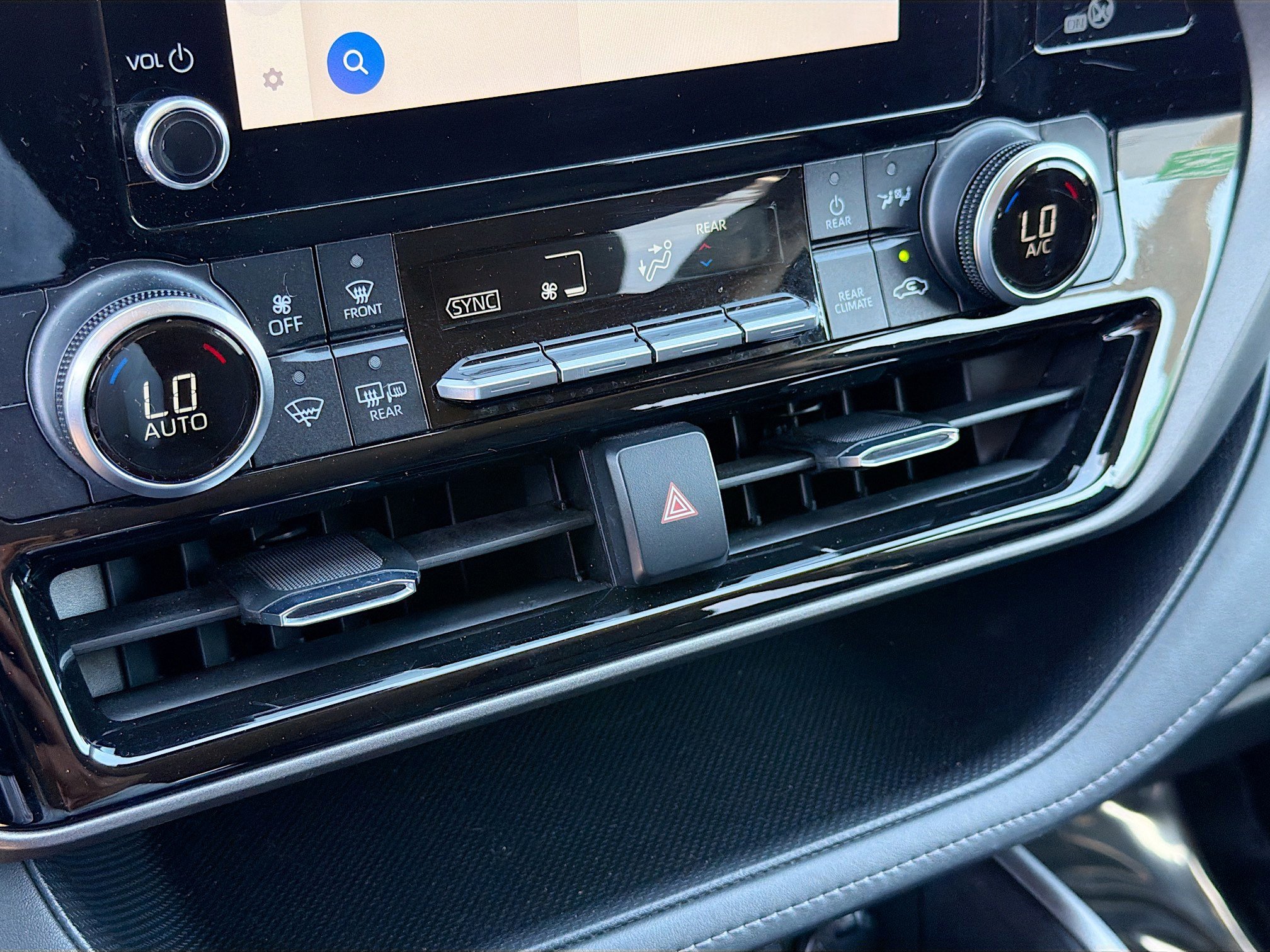 Used 2023 Toyota Highlander LE image 33