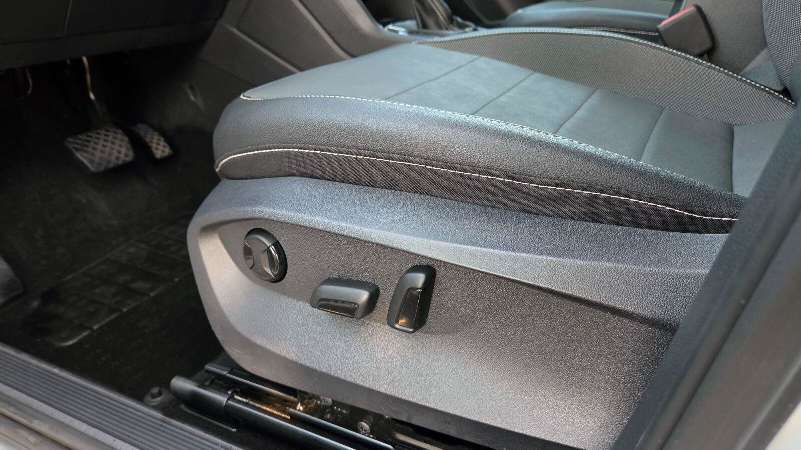 Certified 2023 Volkswagen Taos SE w/ Panoramic Sunroof Package FWD image 24