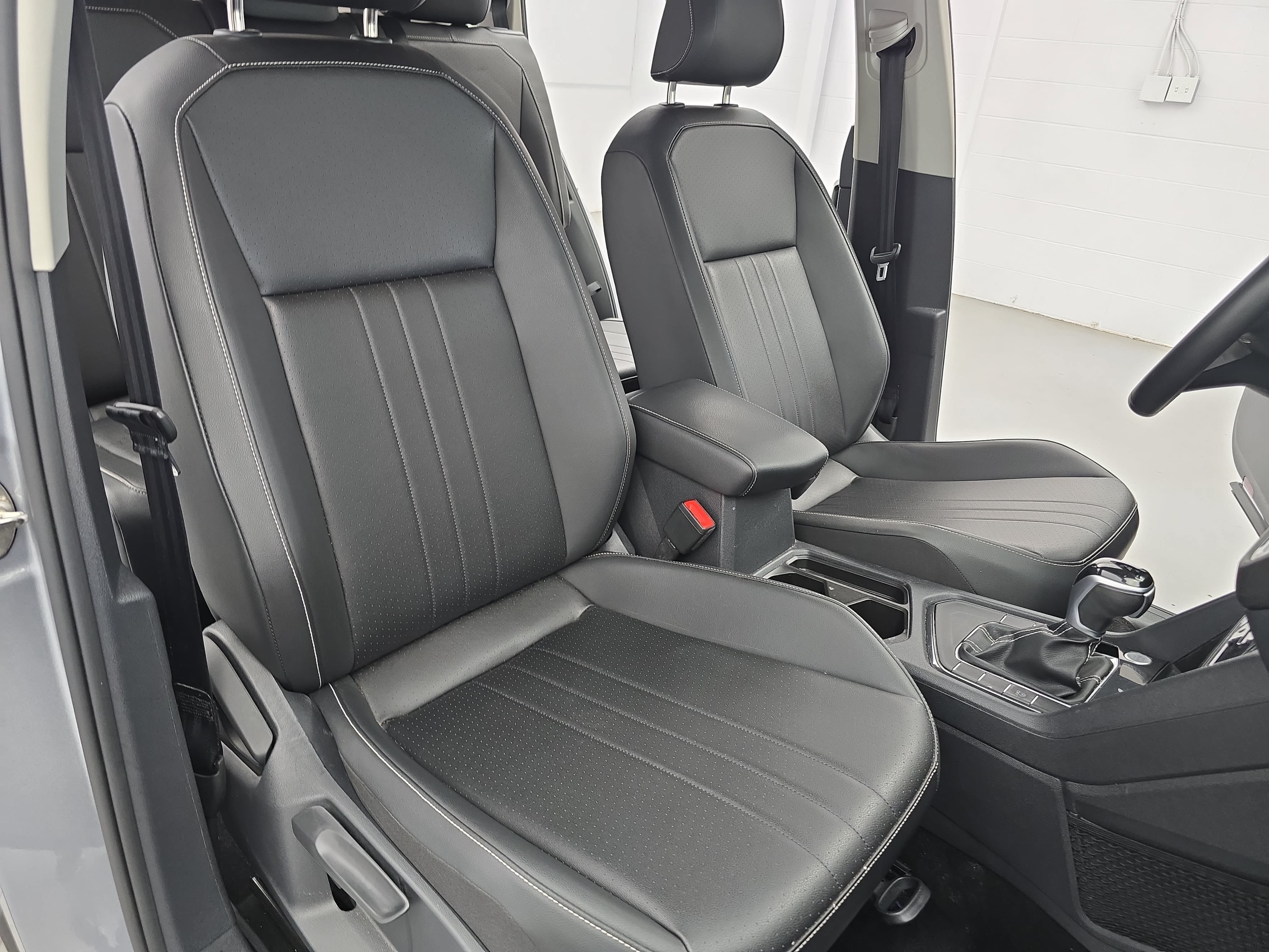 Used 2023 Volkswagen Tiguan SE FWD image 10