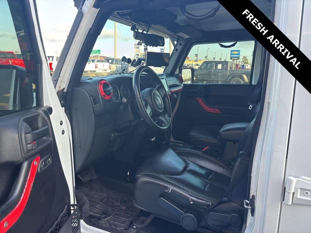 Used 2015 Jeep Wrangler Unlimited Sahara w/ Connectivity Group image 5