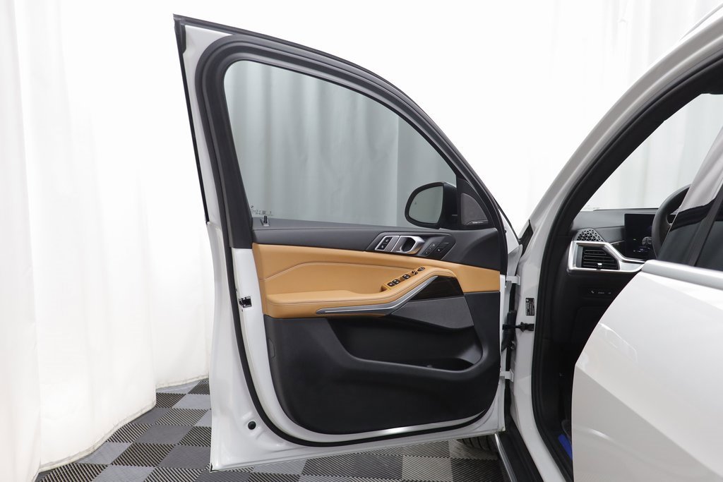 Certified 2026 BMW X5 xDrive40i w/ Climate Comfort Package image 4