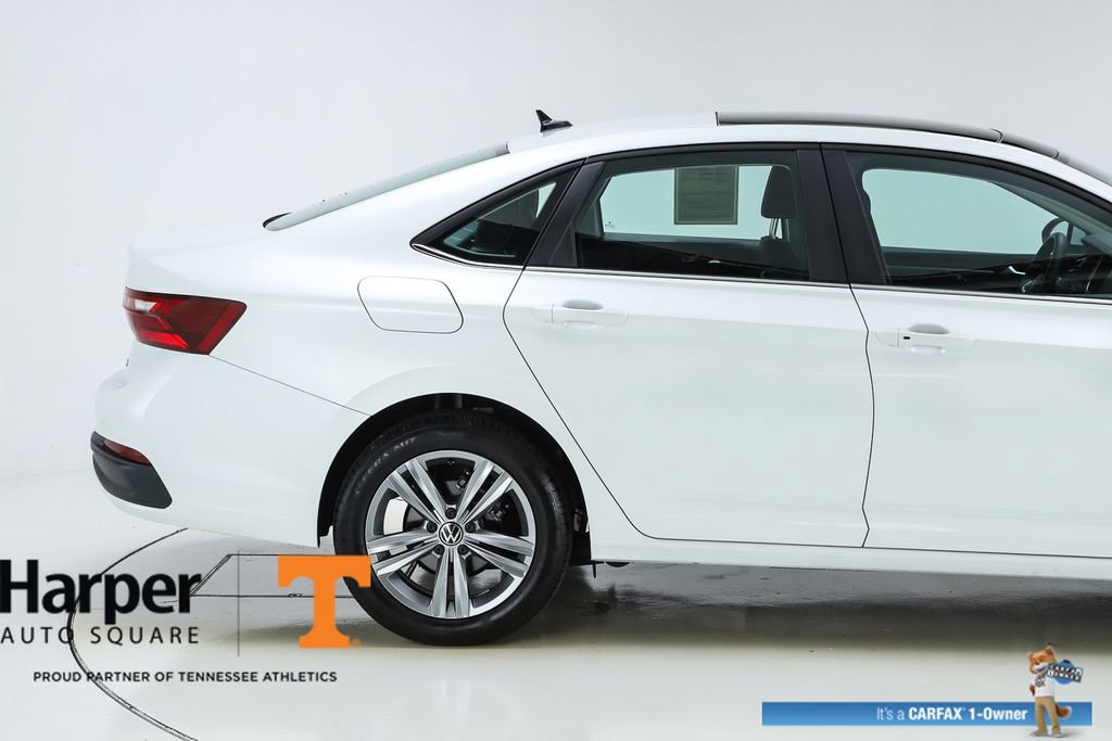 Used 2024 Volkswagen Jetta SE w/ Panoramic Sunroof Package image 11