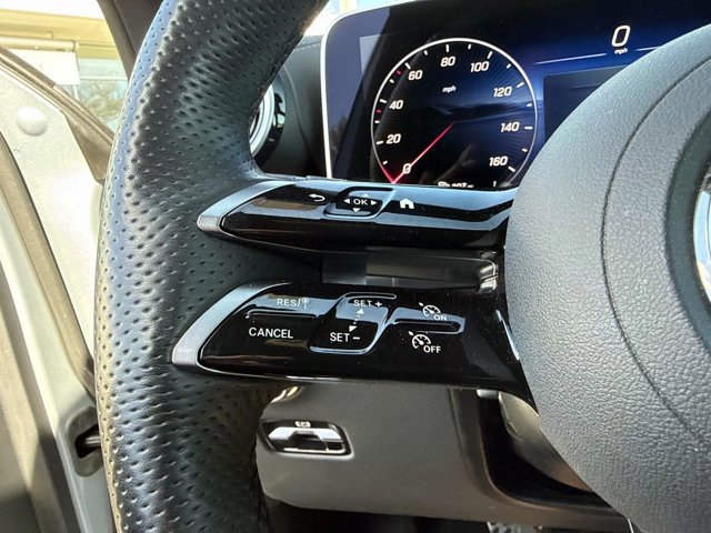 Used 2025 Mercedes-Benz GLC 300 image 32