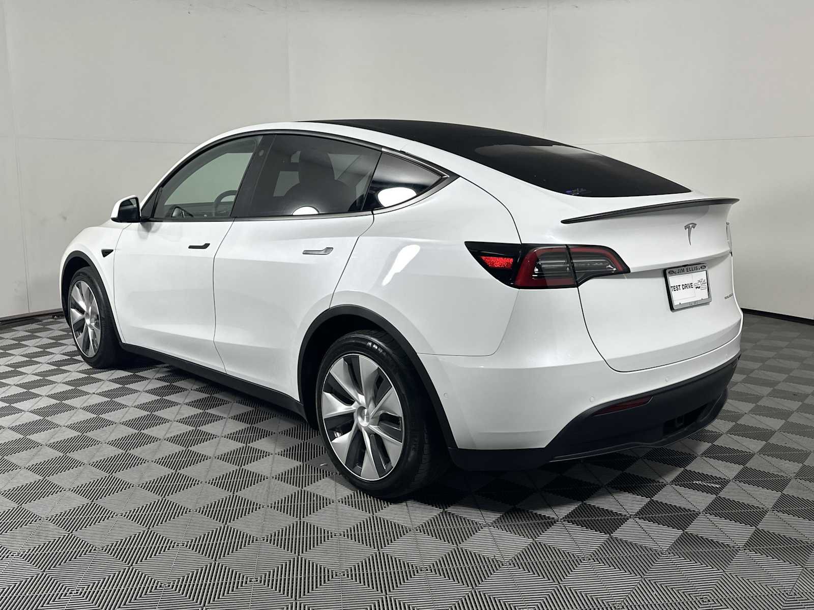 Used 2021 Tesla Model Y Long Range AWD/4WD image 5