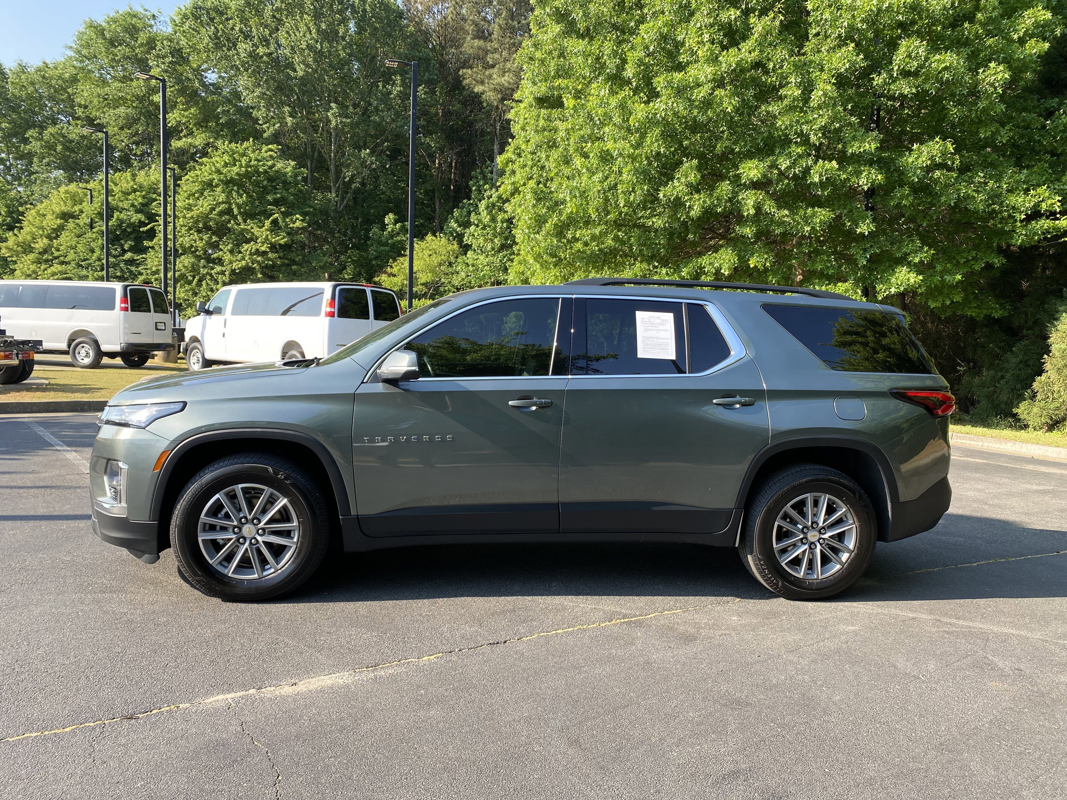 Used 2022 Chevrolet Traverse LT FWD image 6