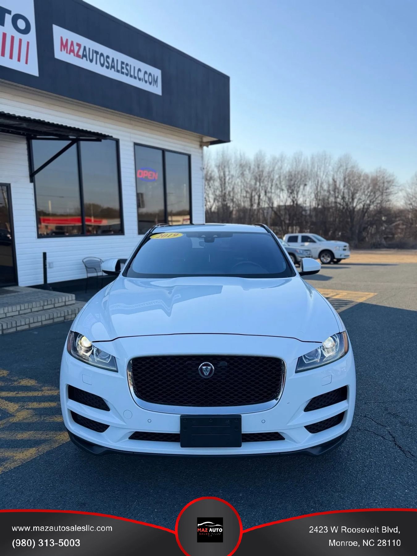 Used 2019 Jaguar F-PACE Premium image 2