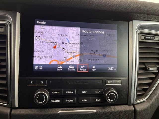 Used 2018 Porsche Macan S image 16