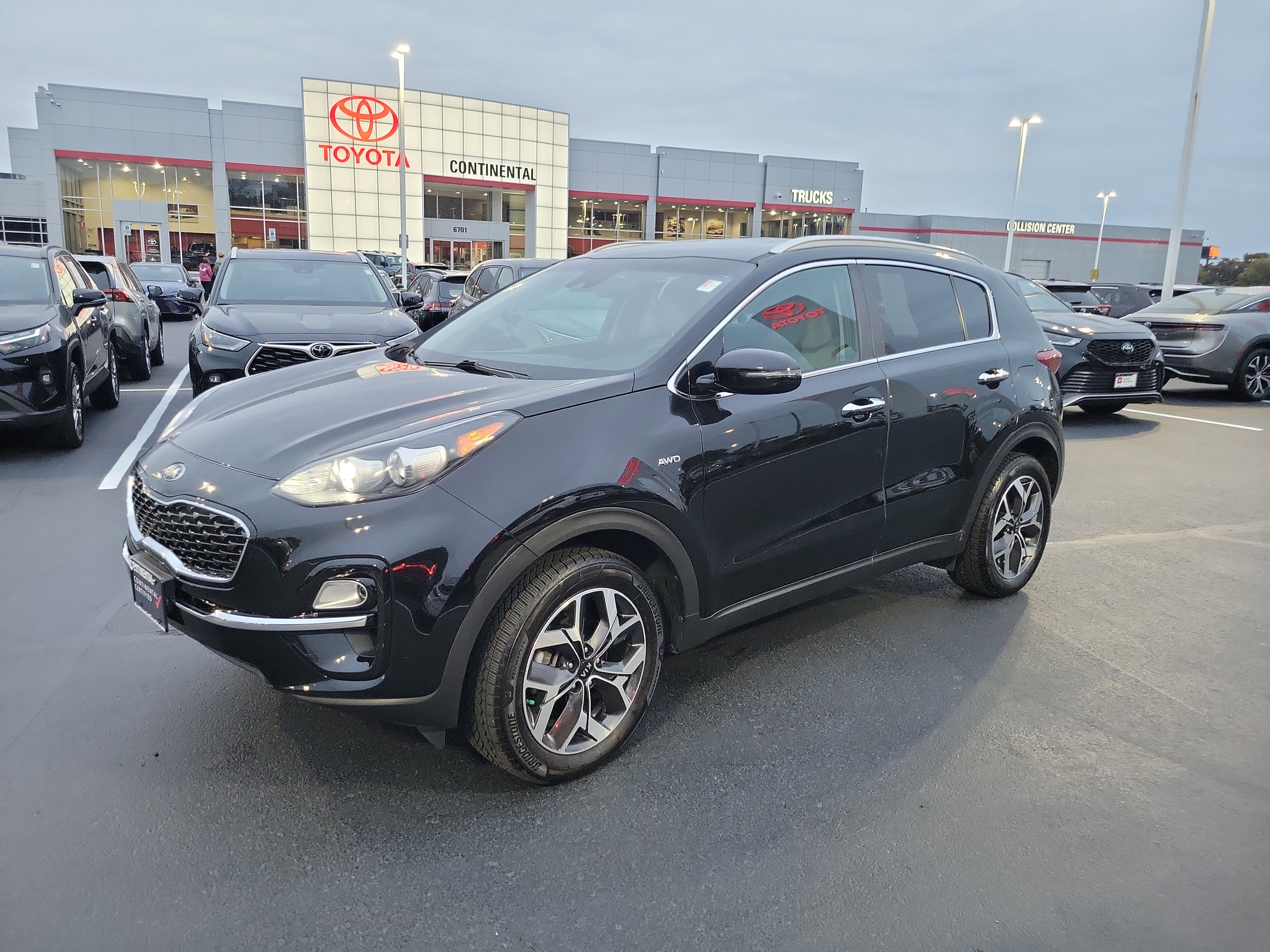 Used 2021 Kia Sportage EX image 3