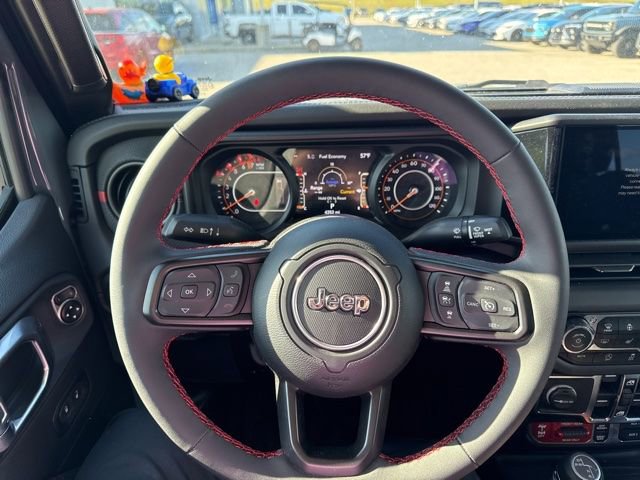 Used 2024 Jeep Gladiator Rubicon w/ Technology Group AWD/4WD image 10