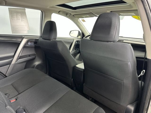Used 2017 Toyota RAV4 XLE AWD/4WD image 28