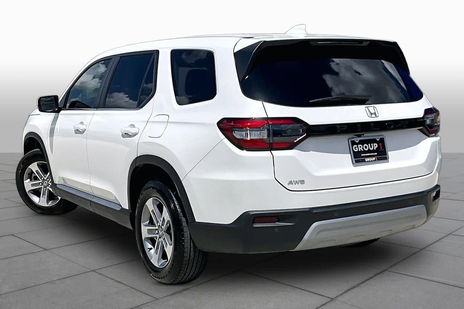 Used 2025 Honda Pilot EX-L image 12