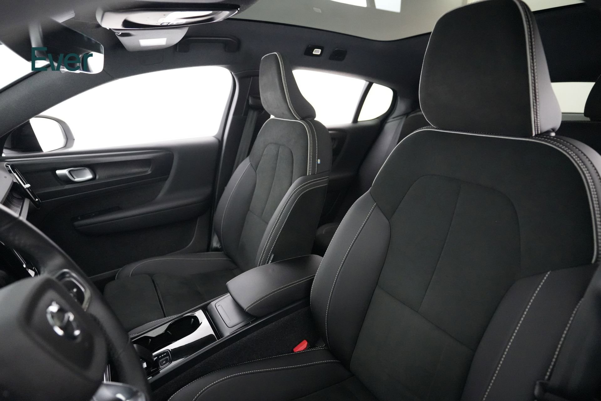 Used 2023 Volvo C40 P8 Recharge Plus image 4