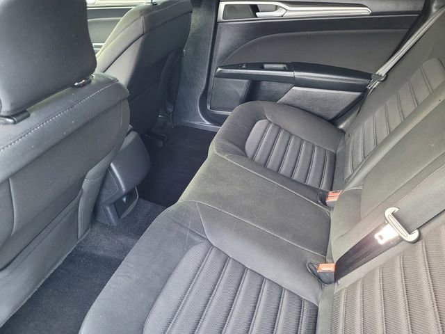Used 2018 Ford Fusion SE image 10