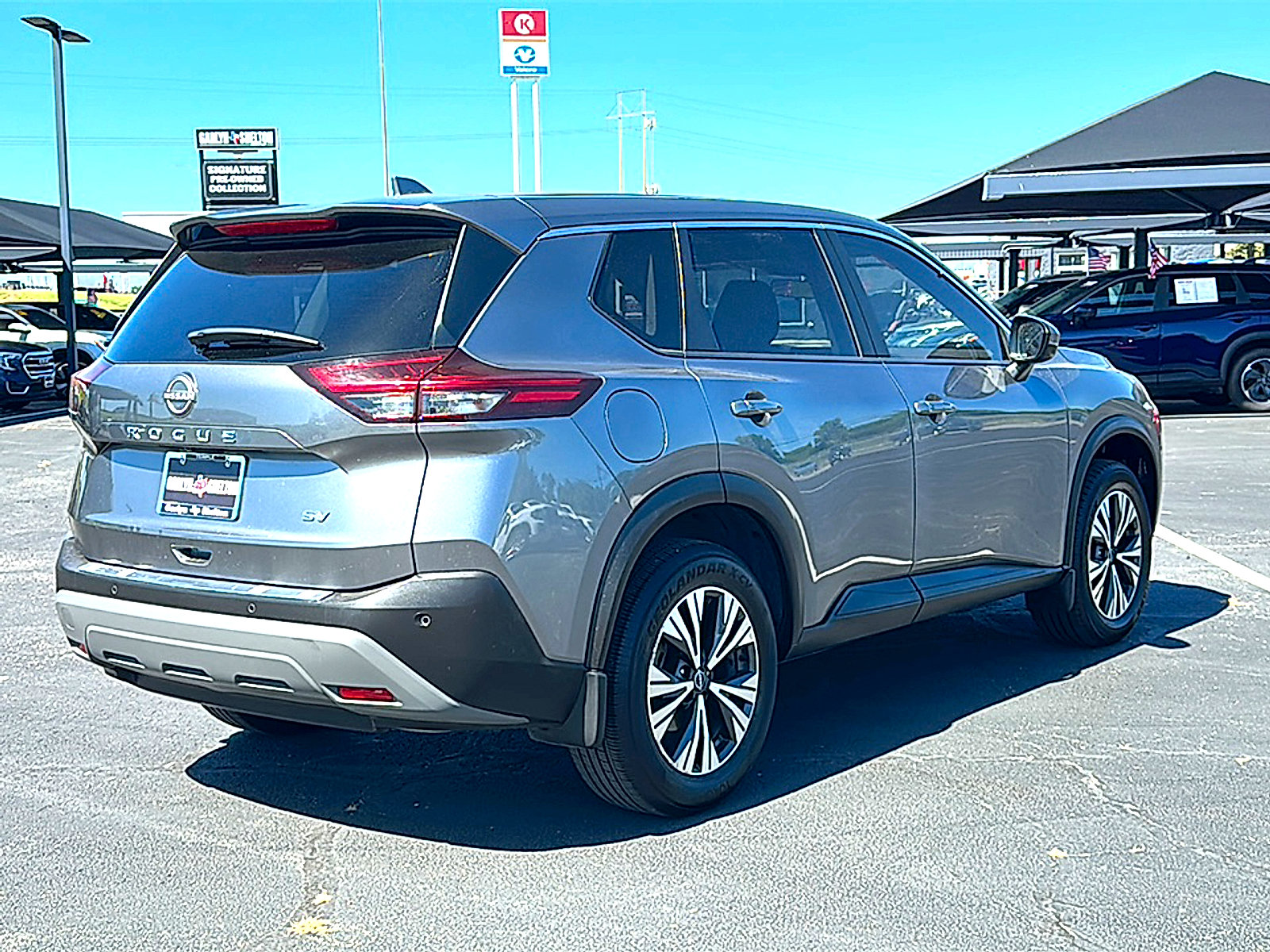 Used 2023 Nissan Rogue SV FWD image 8