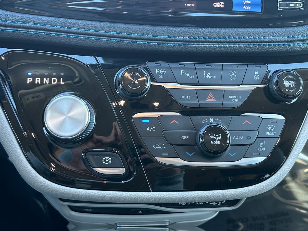 Used 2021 Chrysler Pacifica Touring-L w/ Uconnect Theater Family Group image 20