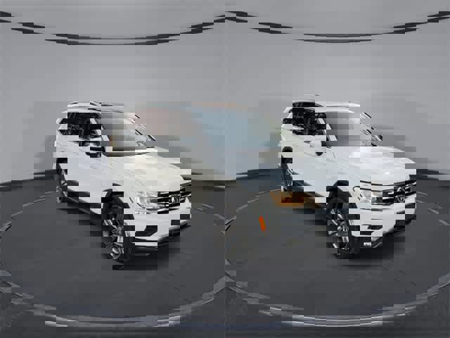 Used 2021 Volkswagen Tiguan SEL w/ 3-Row Tiguan MDO Package image 2