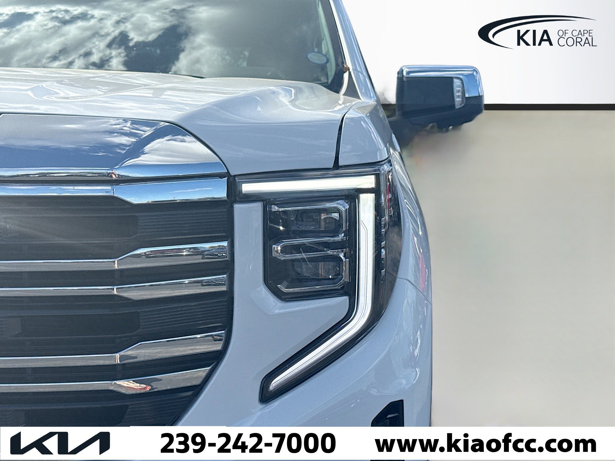 Used 2026 GMC Sierra 1500 SLT AWD/4WD image 8