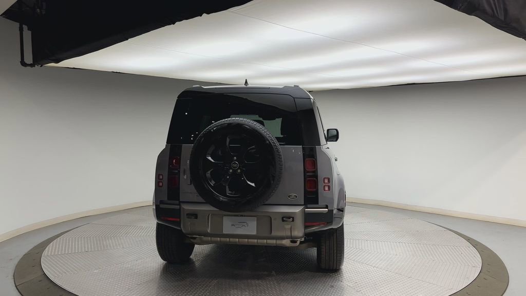 Used 2022 Land Rover Defender 110 X-Dynamic SE image 3