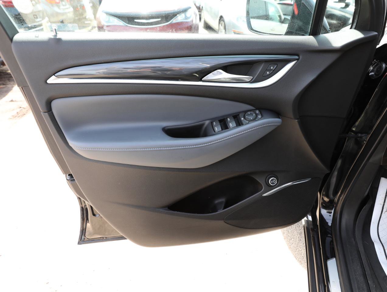 Used 2019 Buick Enclave Essence AWD/4WD image 18