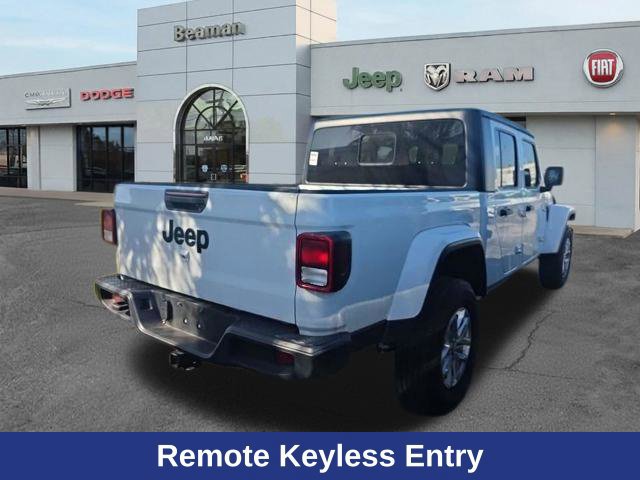 Used 2023 Jeep Gladiator Sport AWD/4WD image 6
