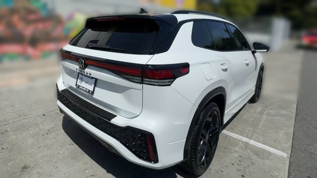 New 2026 Volkswagen Tiguan SE R-Line FWD image 8