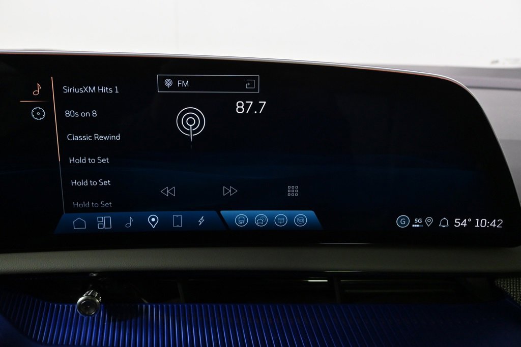 New 2026 Cadillac Optiq Luxury 2 image 28