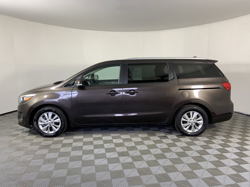 Used 2017 Kia Sedona LX w/ LX Essentials Premium Package image 6