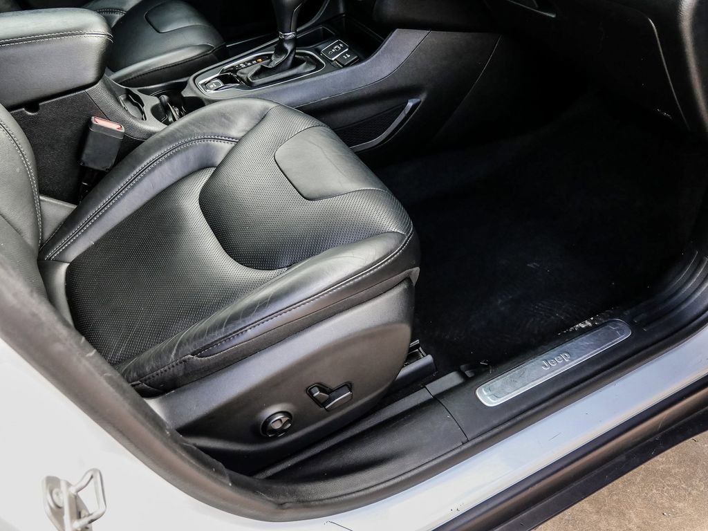 Used 2020 Jeep Cherokee Limited FWD image 41