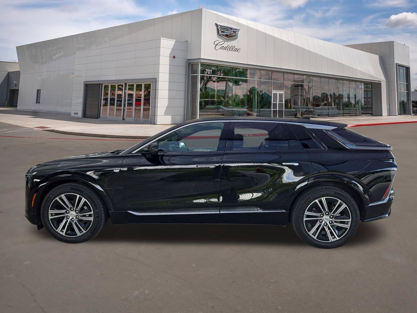 Used 2024 Cadillac Lyriq Luxury RWD image 3
