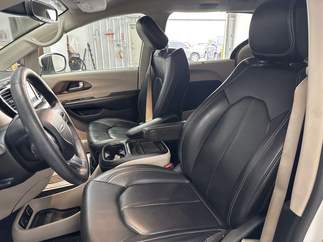 Used 2020 Chrysler Voyager Lxi image 9