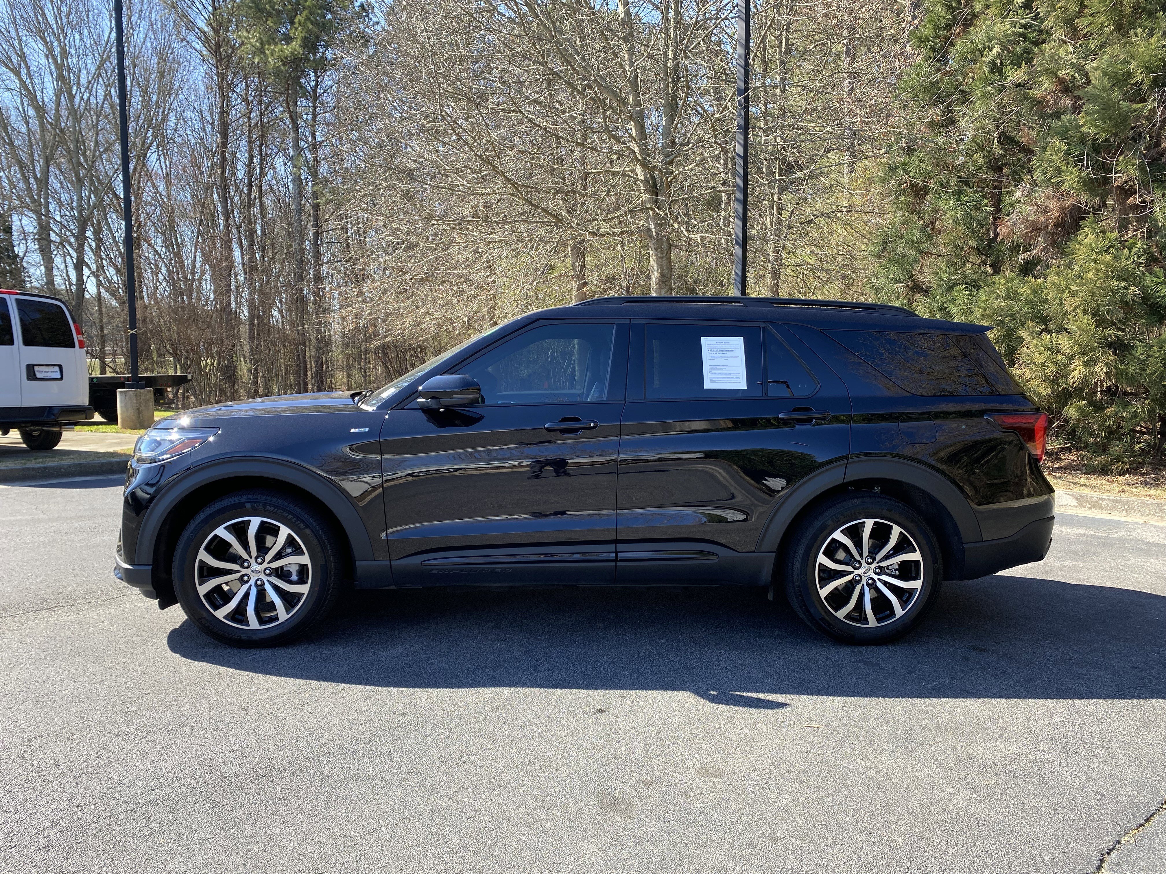 Used 2025 Ford Explorer ST-Line w/ Premium Package image 6