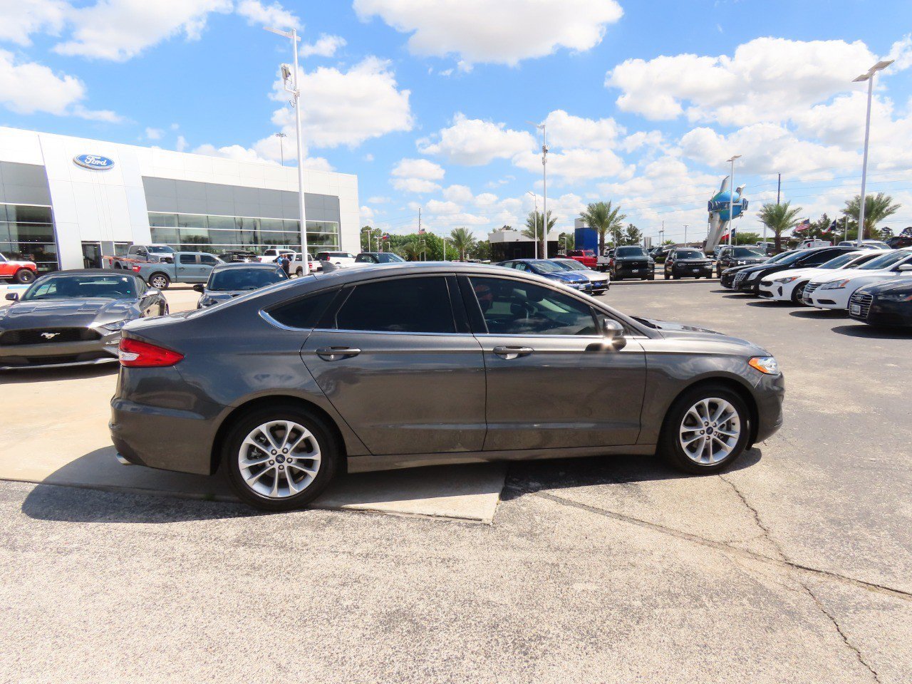Used 2020 Ford Fusion SE image 10